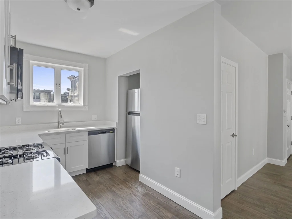 3 bed, 1 bath apartment for rent at 92 Coleman St Unit 2, Dorchester — photo 3 of 19