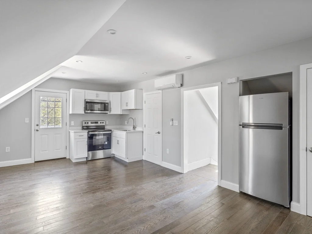 1 bed, 1 bath apartment for rent at 92 Coleman Unit 3, Dorchester — photo 4 of 14