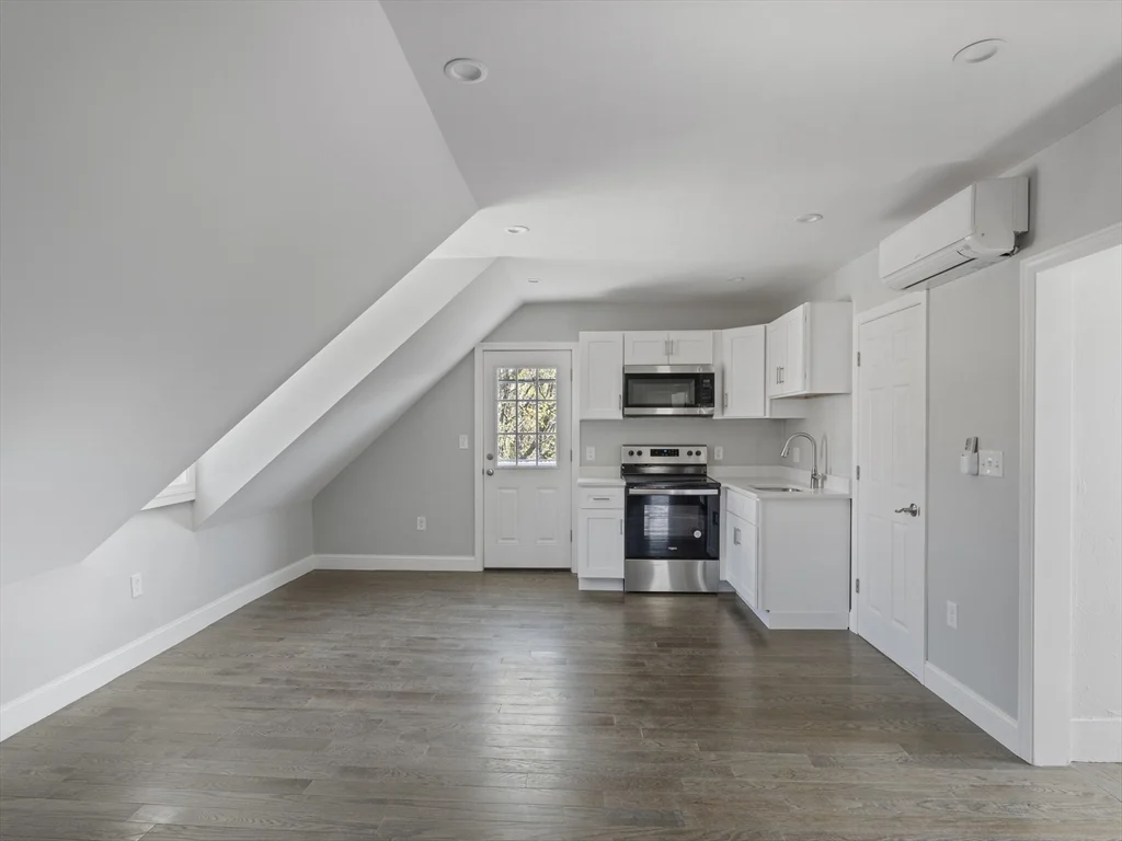 1 bed, 1 bath apartment for rent at 92 Coleman Unit 3, Dorchester — photo 3 of 14