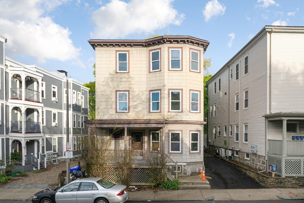 4 bed, 2 bath apartment for rent at 92 Day Unit 1, Jamaica Plain — photo 1 of 20