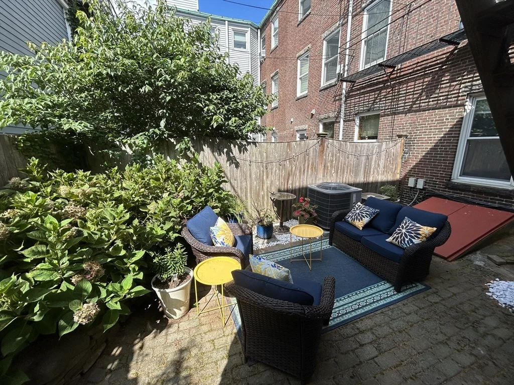 1 bed, 1 bath apartment for rent at 92 Elm St Unit 1, Charlestown — photo 8 of 9