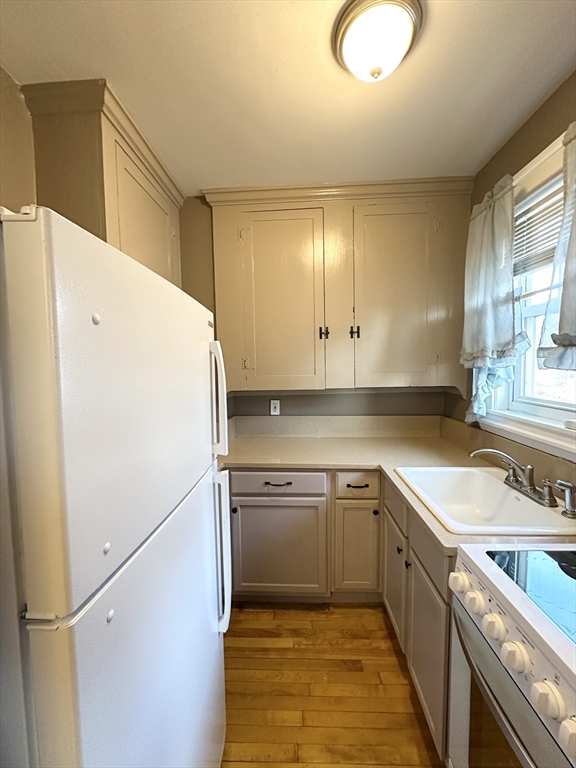 1 bed, 1 bath apartment for rent at 92 Everett St Unit 2, South Lawrence — photo 6 of 9