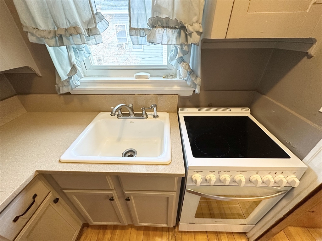 1 bed, 1 bath apartment for rent at 92 Everett St Unit 2, South Lawrence — photo 8 of 9