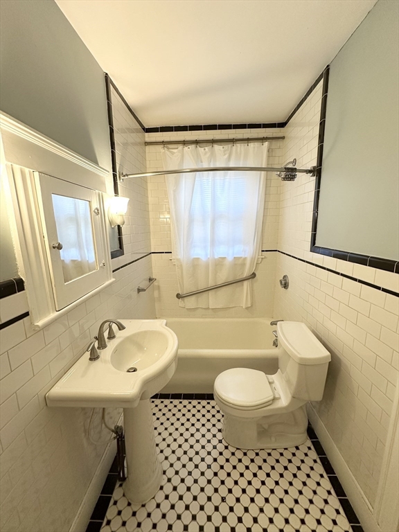 1 bed, 1 bath apartment for rent at 92 Everett St Unit 2, South Lawrence — photo 4 of 9