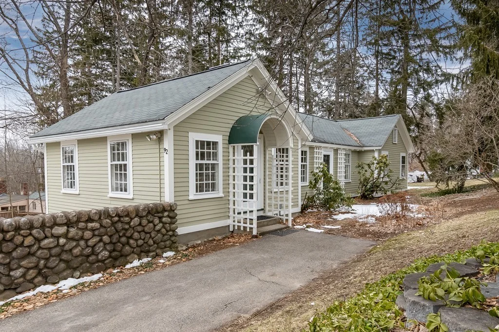 2 bed, 1 bath apartment for rent at 92 Farmers Row Unit 0, Groton — photo 1 of 30