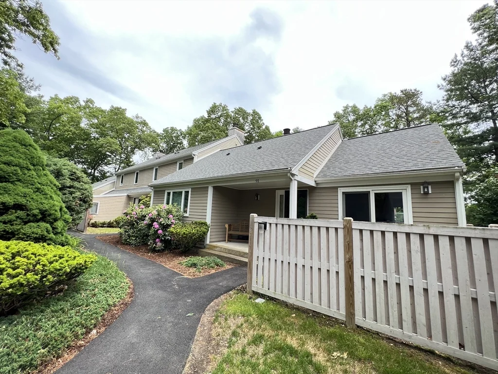 3 bed, 2 bath apartment for rent at 92 Fifer Ln Unit 92, Lexington — photo 1 of 24