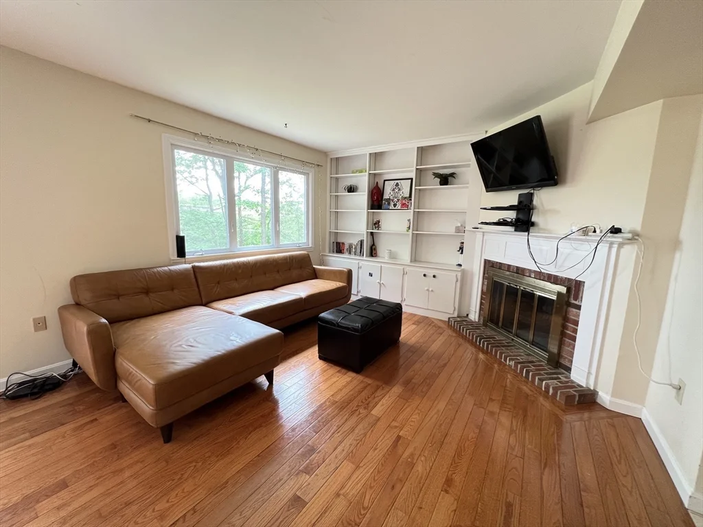 3 bed, 2 bath apartment for rent at 92 Fifer Ln Unit 92, Lexington — photo 3 of 24