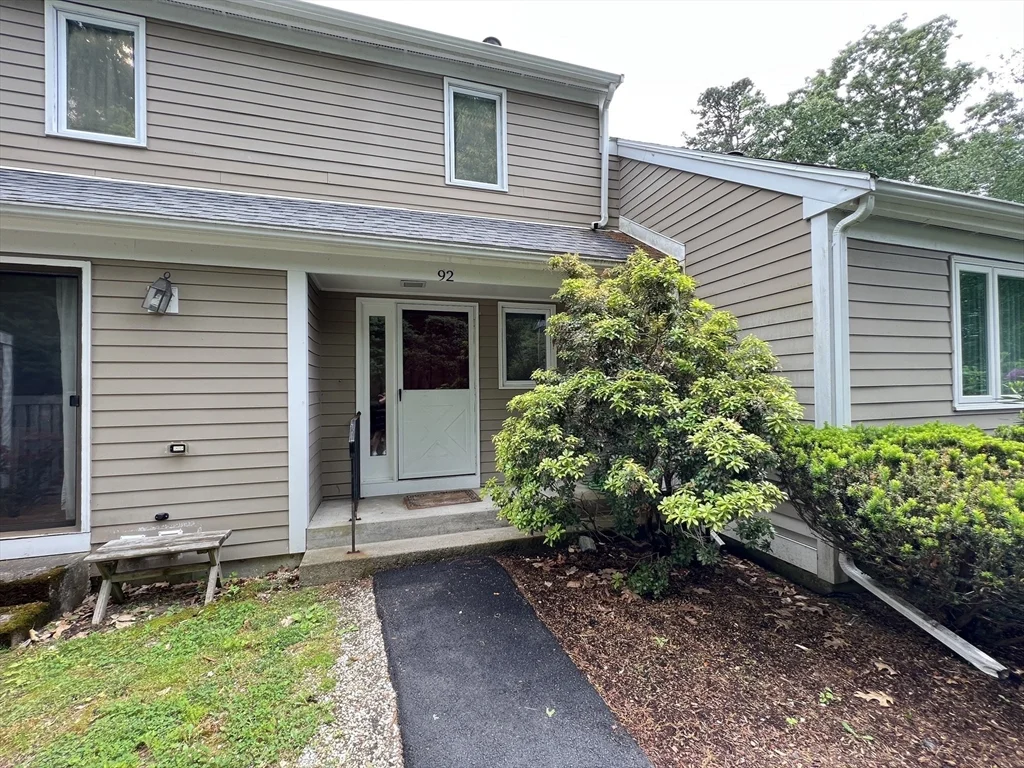 3 bed, 2 bath apartment for rent at 92 Fifer Ln Unit 92, Lexington — photo 2 of 24