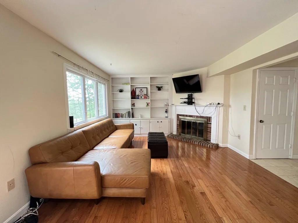 3 bed, 2 bath apartment for rent at 92 Fifer Ln Unit 92, Lexington — photo 4 of 24