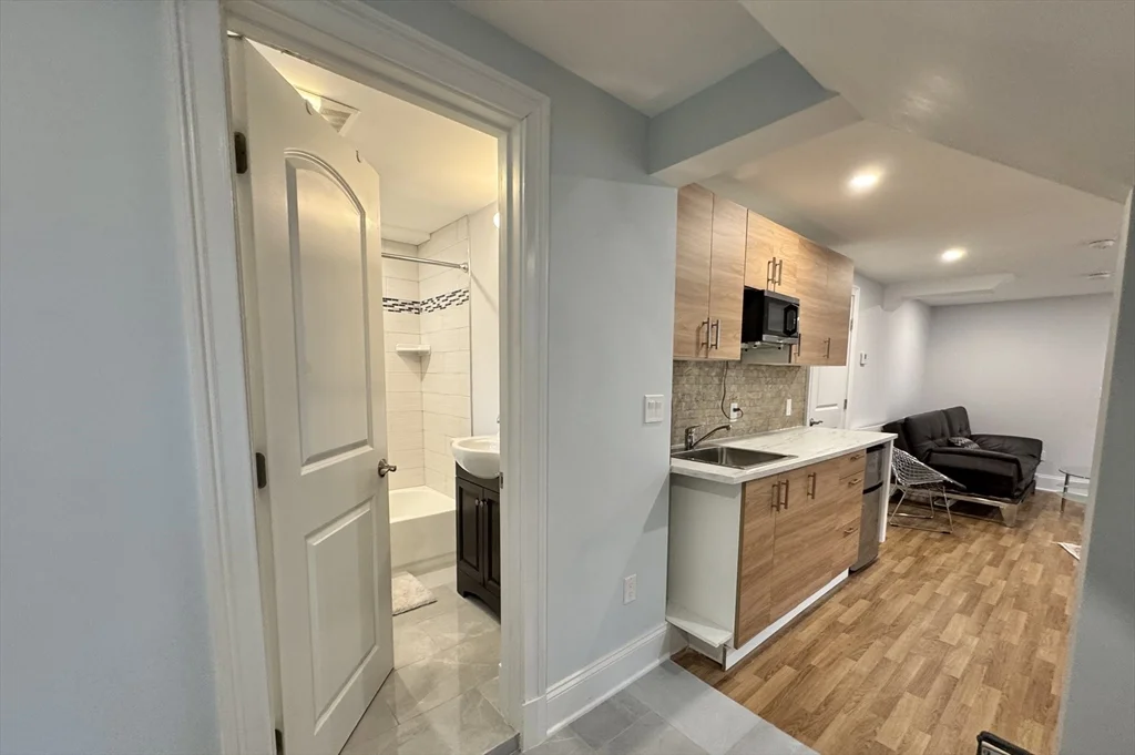 3 bed, 3 bath apartment for rent at 92 Fitchburg St Unit 1, Watertown — photo 19 of 28