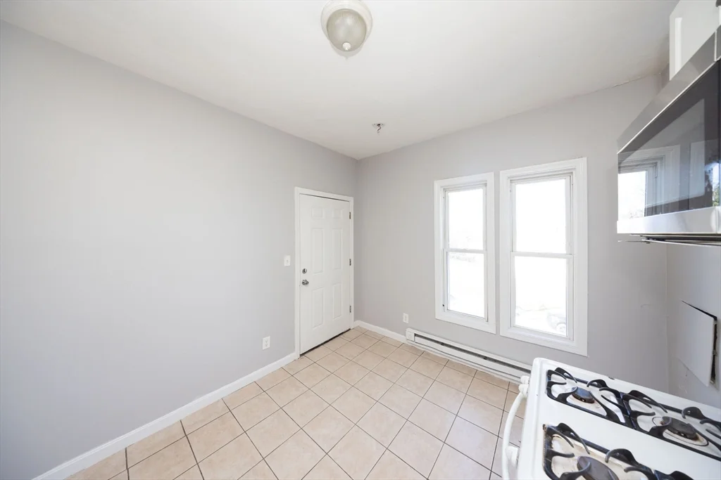 4 bed, 1 bath apartment for rent at 92 Green Hill Pkwa Unit 2, Worcester — photo 11 of 17