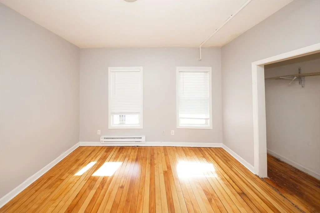 4 bed, 1 bath apartment for rent at 92 Green Hill Pkwa Unit 2, Worcester — photo 8 of 17