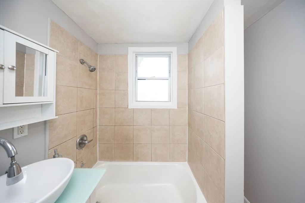 4 bed, 1 bath apartment for rent at 92 Green Hill Pkwa Unit 2, Worcester — photo 17 of 17