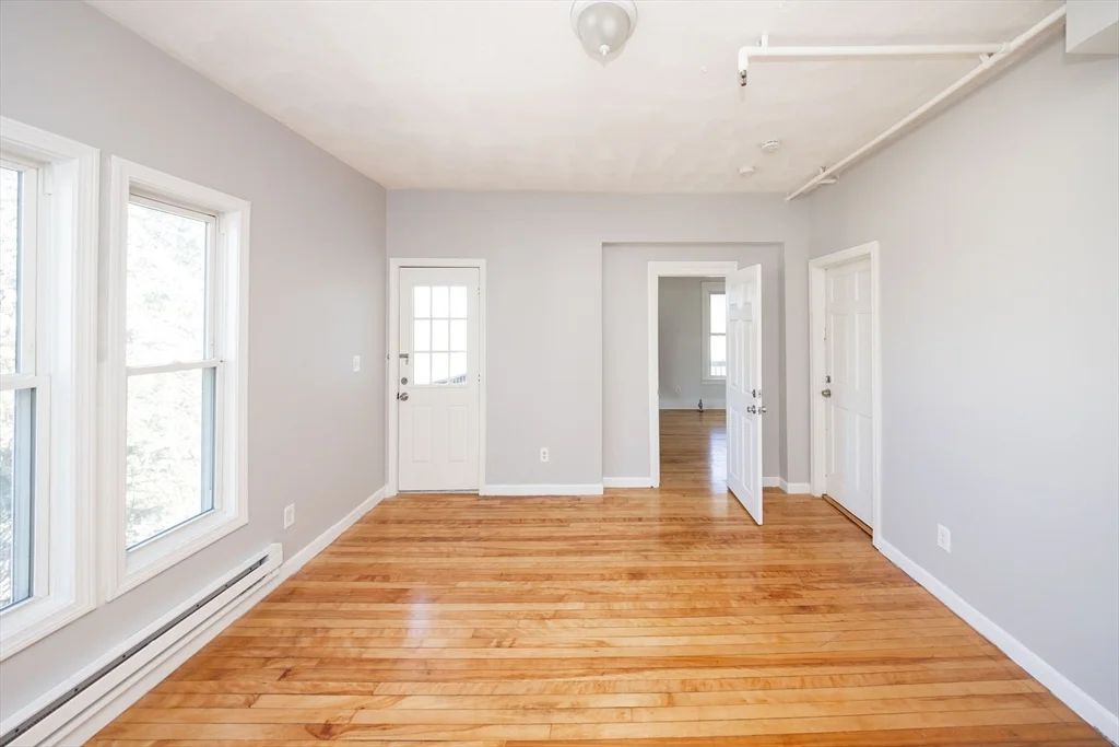 4 bed, 1 bath apartment for rent at 92 Green Hill Pkwa Unit 2, Worcester — photo 5 of 17
