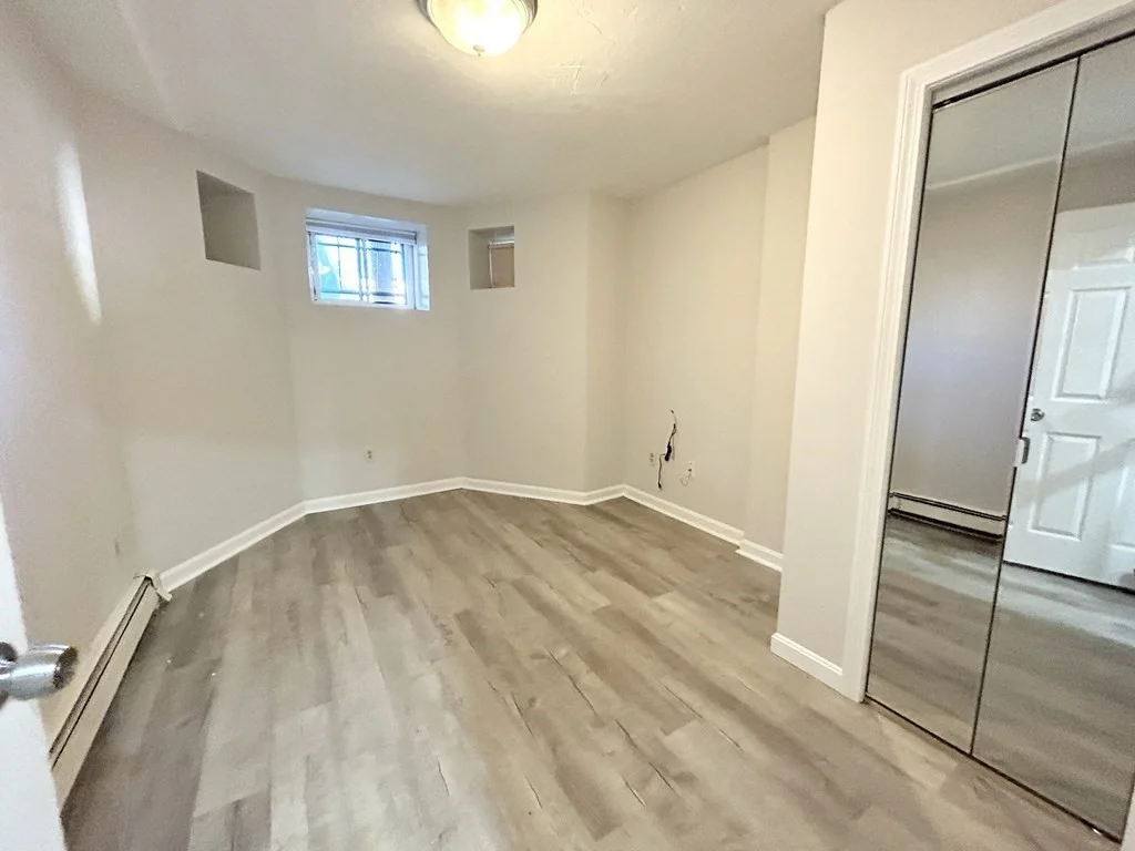 3 bed, 1 bath apartment for rent at 92 Hammond St Unit 1, South End — photo 3 of 6