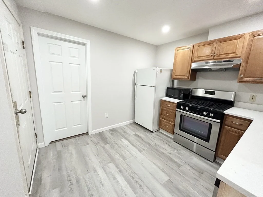 3 bed, 1 bath apartment for rent at 92 Hammond St Unit 1, South End — photo 2 of 6