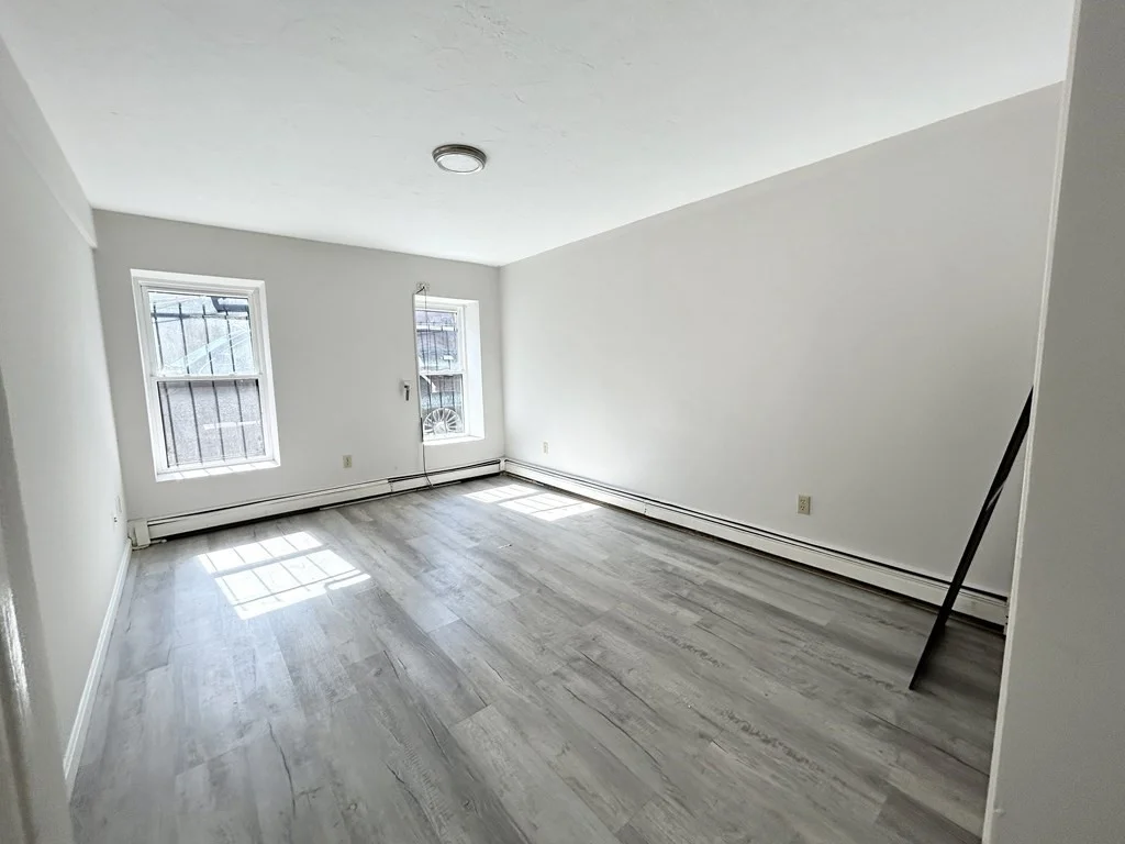 3 bed, 1 bath apartment for rent at 92 Hammond St Unit 1, South End — photo 5 of 6