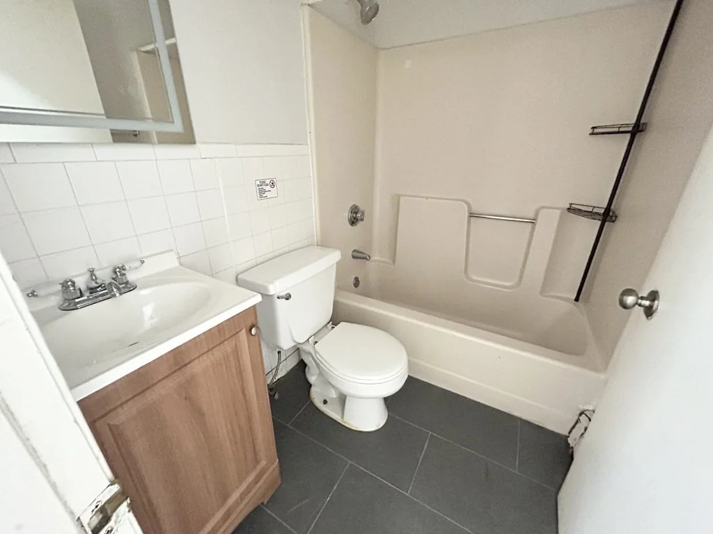 3 bed, 1 bath apartment for rent at 92 Hammond St Unit 1, South End — photo 6 of 6