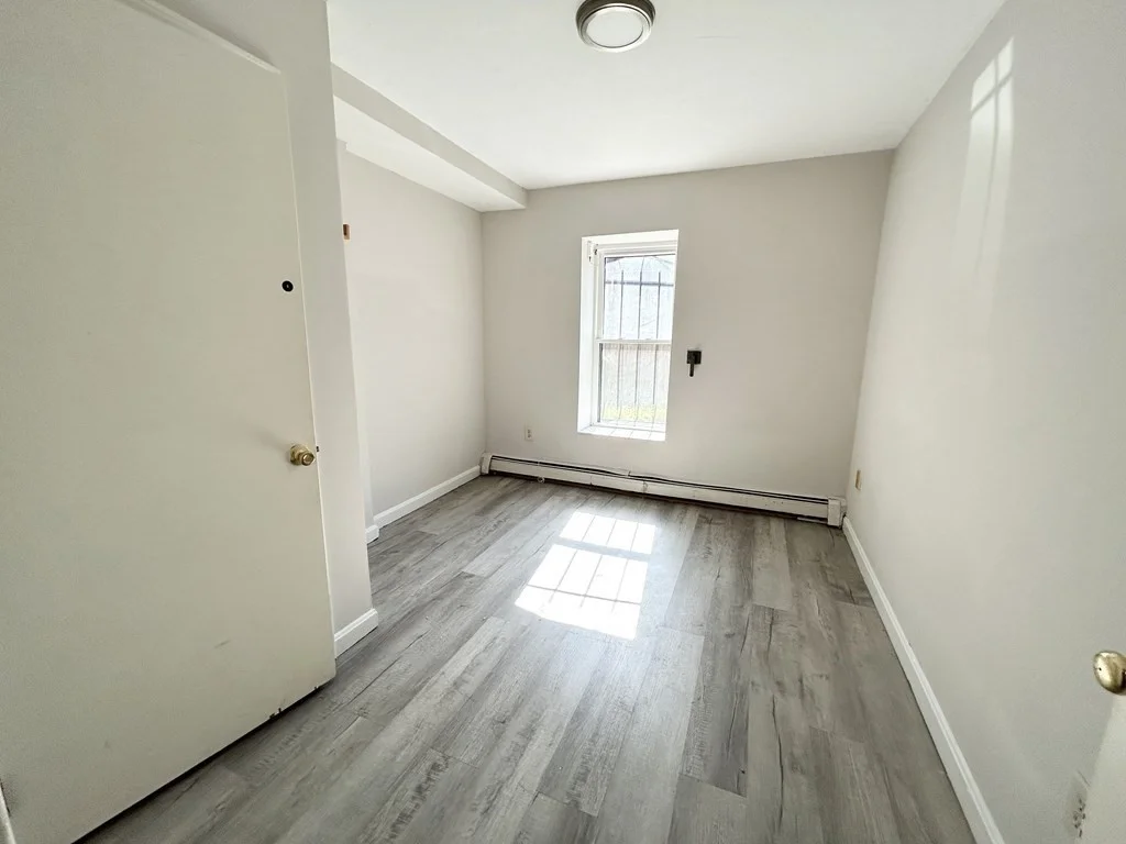 3 bed, 1 bath apartment for rent at 92 Hammond St Unit 1, South End — photo 4 of 6