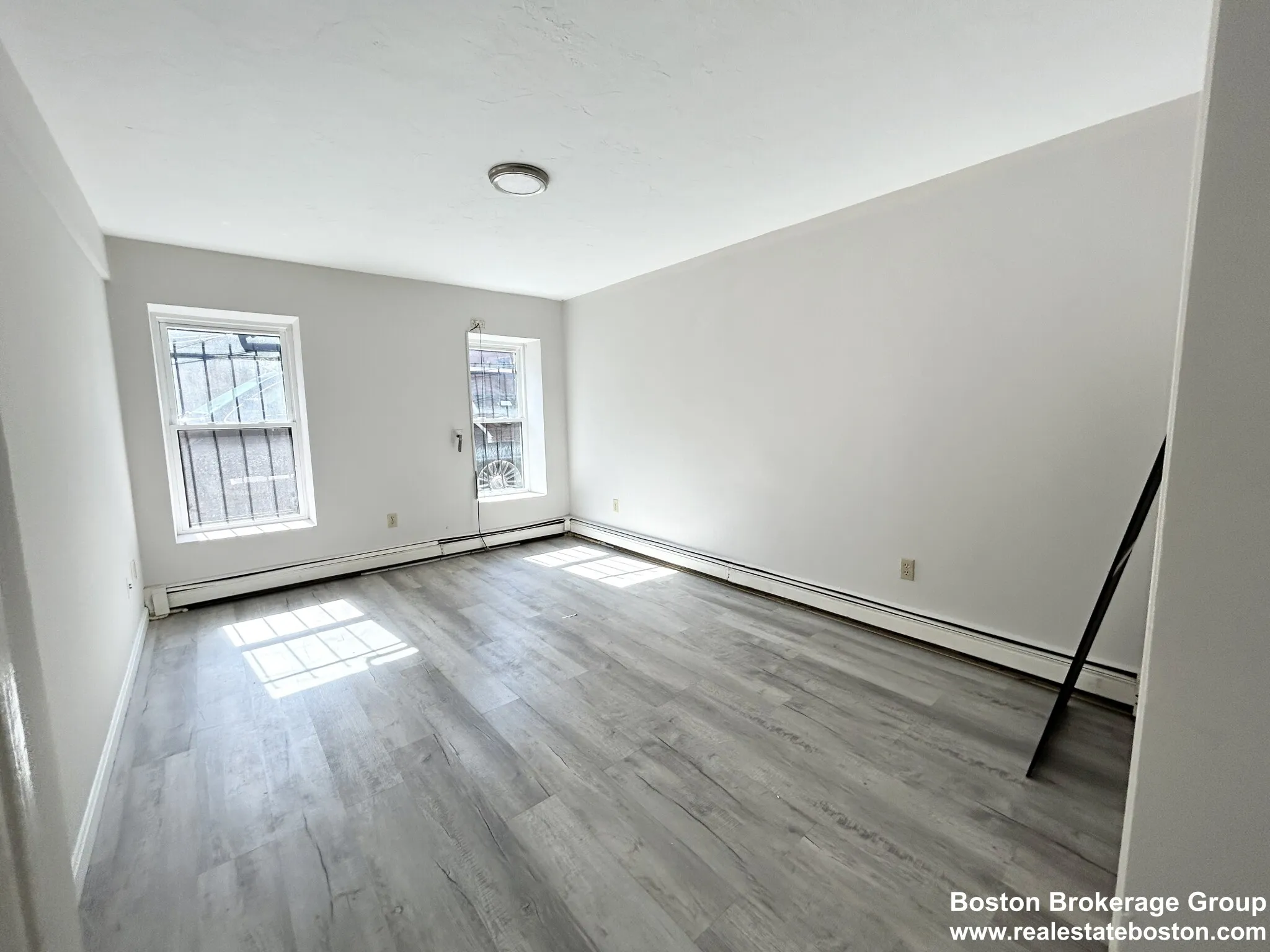 3 bed, 1 bath apartment for rent at 92 Hammond St Unit 1a, Roxbury — photo 4 of 7