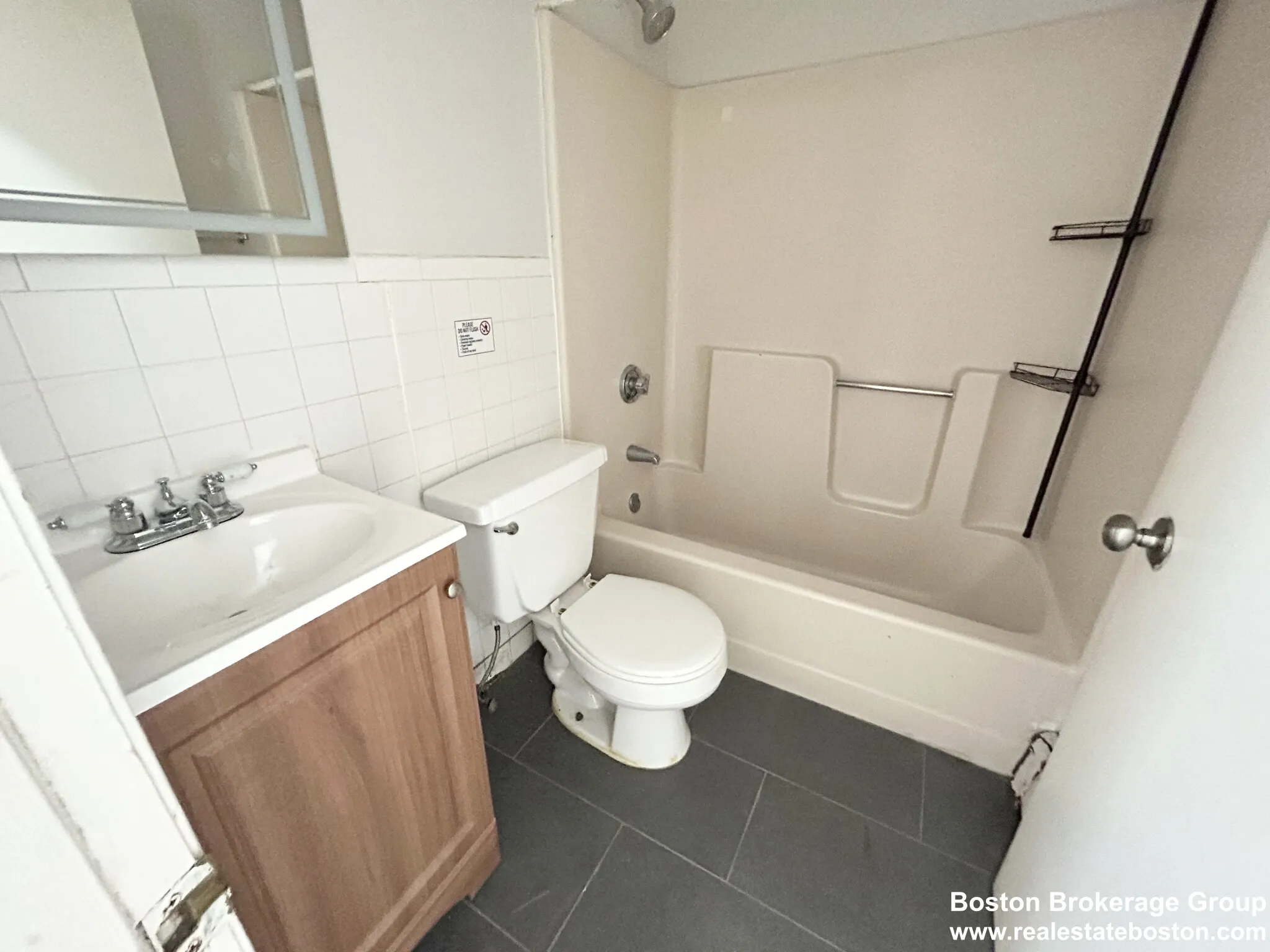 3 bed, 1 bath apartment for rent at 92 Hammond St Unit 1a, Roxbury — photo 6 of 7