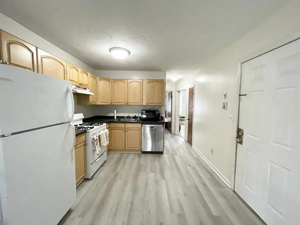2 bed, 1 bath apartment for rent at 92 Hammond St Unit 2, Roxbury — photo 2 of 10