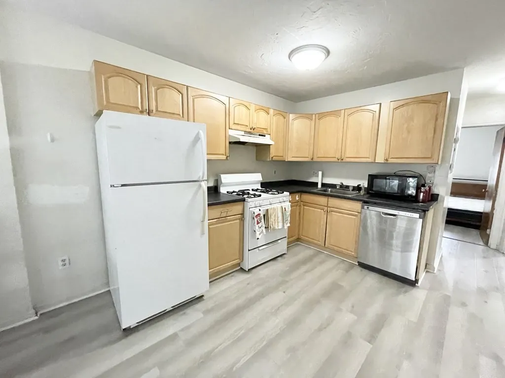 2 bed, 1 bath apartment for rent at 92 Hammond St Unit 2, Roxbury — photo 1 of 10