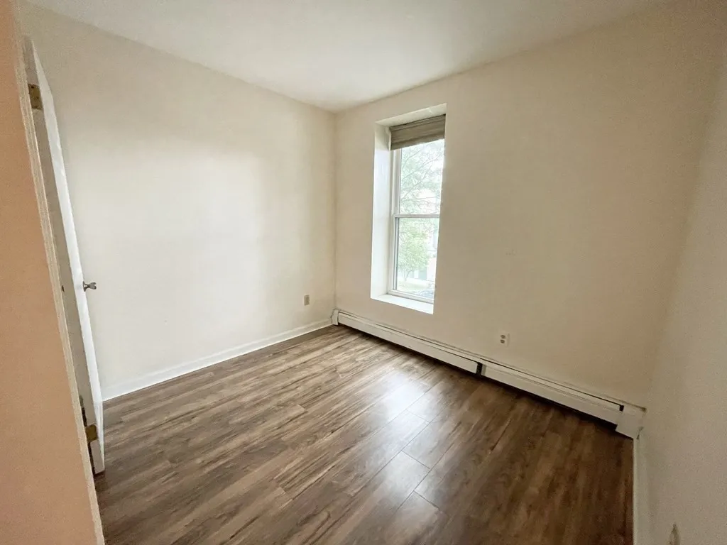 3 bed, 1 bath apartment for rent at 92 Hammond St Unit 3, South End — photo 5 of 9