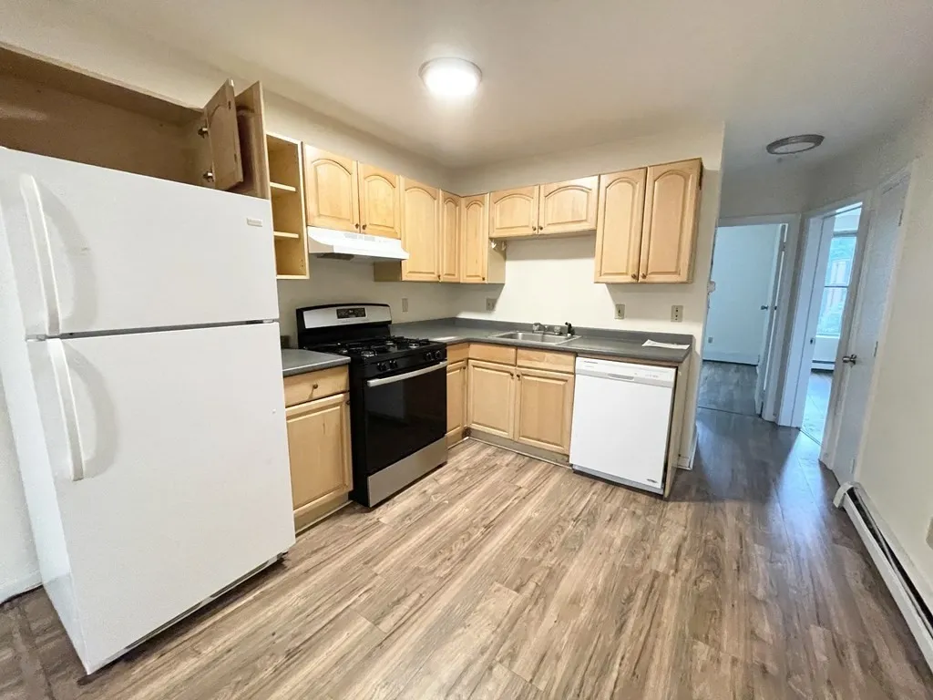 3 bed, 1 bath apartment for rent at 92 Hammond St Unit 3, South End — photo 1 of 9