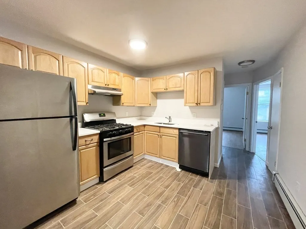 3 bed, 1 bath apartment for rent at 92 Hammond St Unit 4, South End — photo 3 of 21