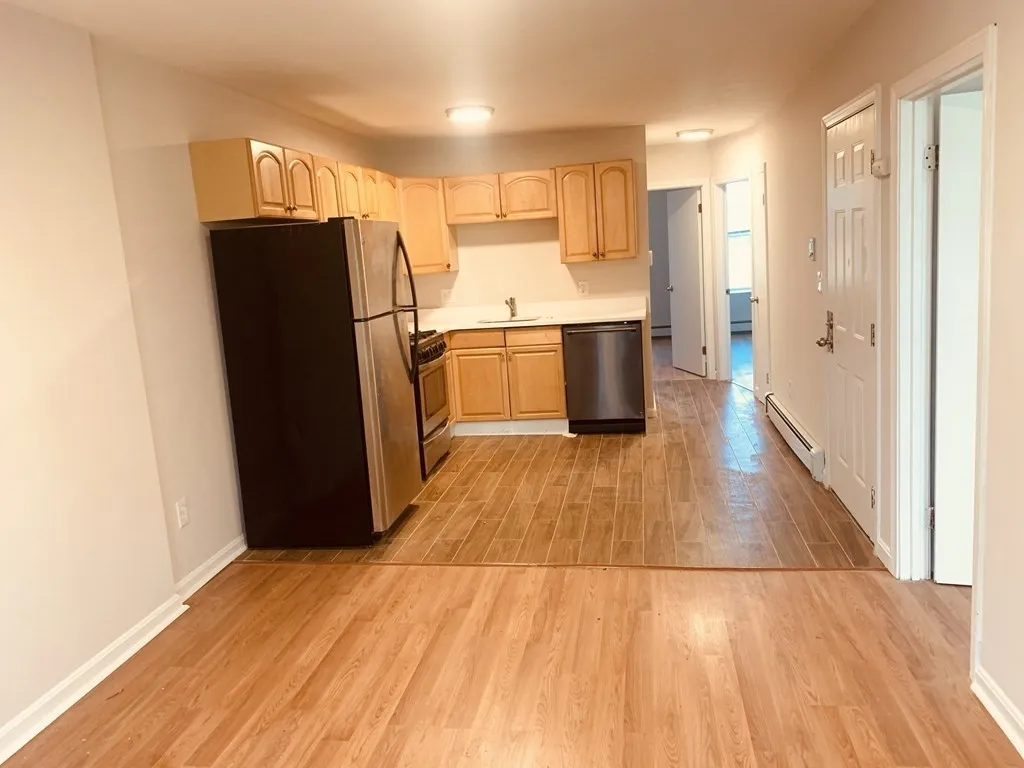 3 bed, 1 bath apartment for rent at 92 Hammond St Unit 4, South End — photo 4 of 21