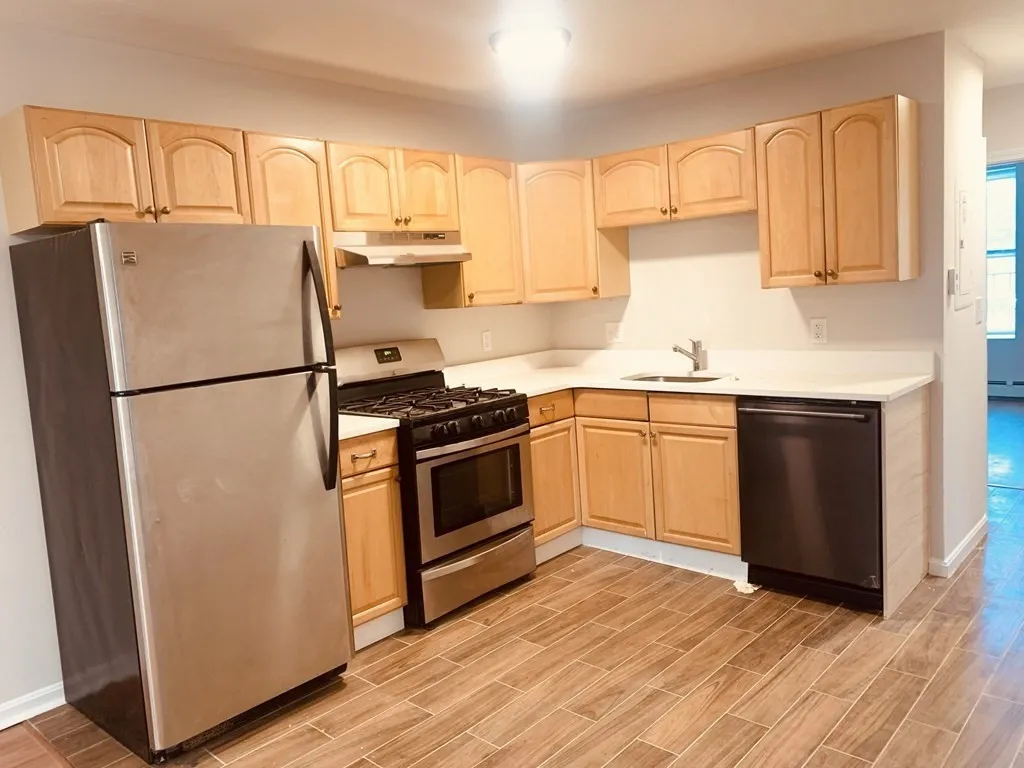 3 bed, 1 bath apartment for rent at 92 Hammond St Unit 4, South End — photo 1 of 21