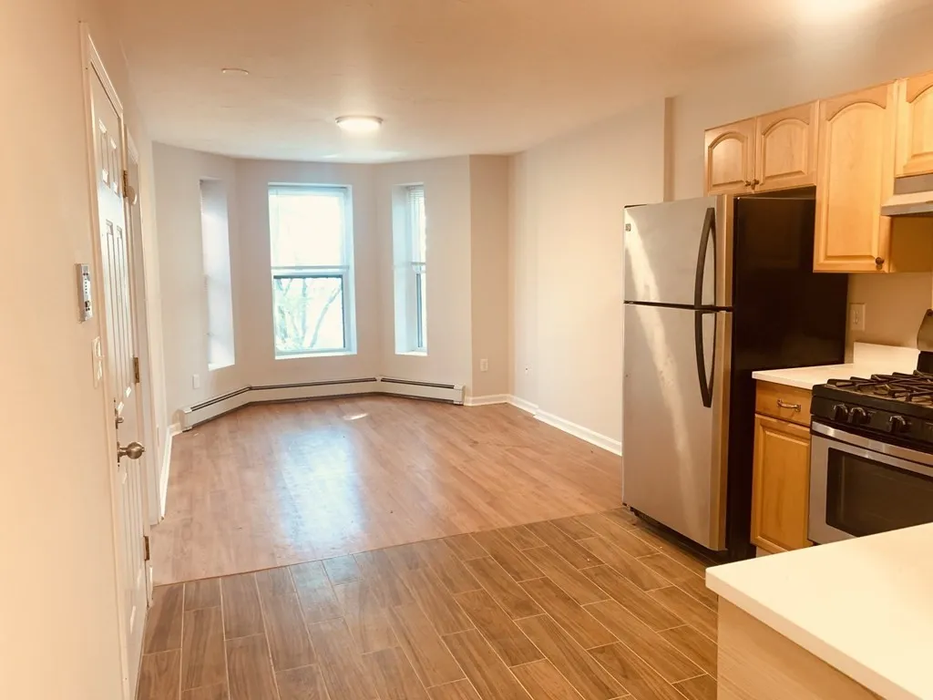 3 bed, 1 bath apartment for rent at 92 Hammond St Unit 4, South End — photo 5 of 21