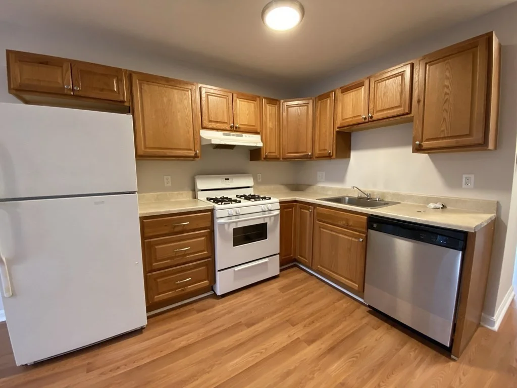 3 bed, 1 bath apartment for rent at 92 Hammond St Unit 5, South End — photo 6 of 16