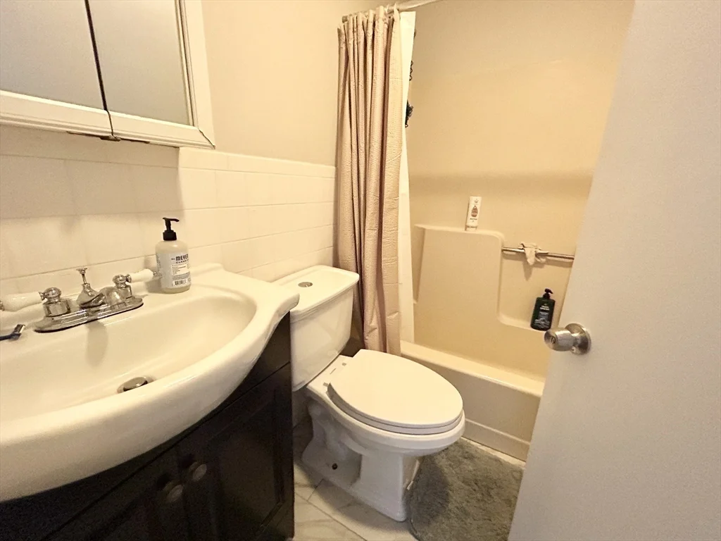 3 bed, 1 bath apartment for rent at 92 Hammond St Unit 5, South End — photo 5 of 16