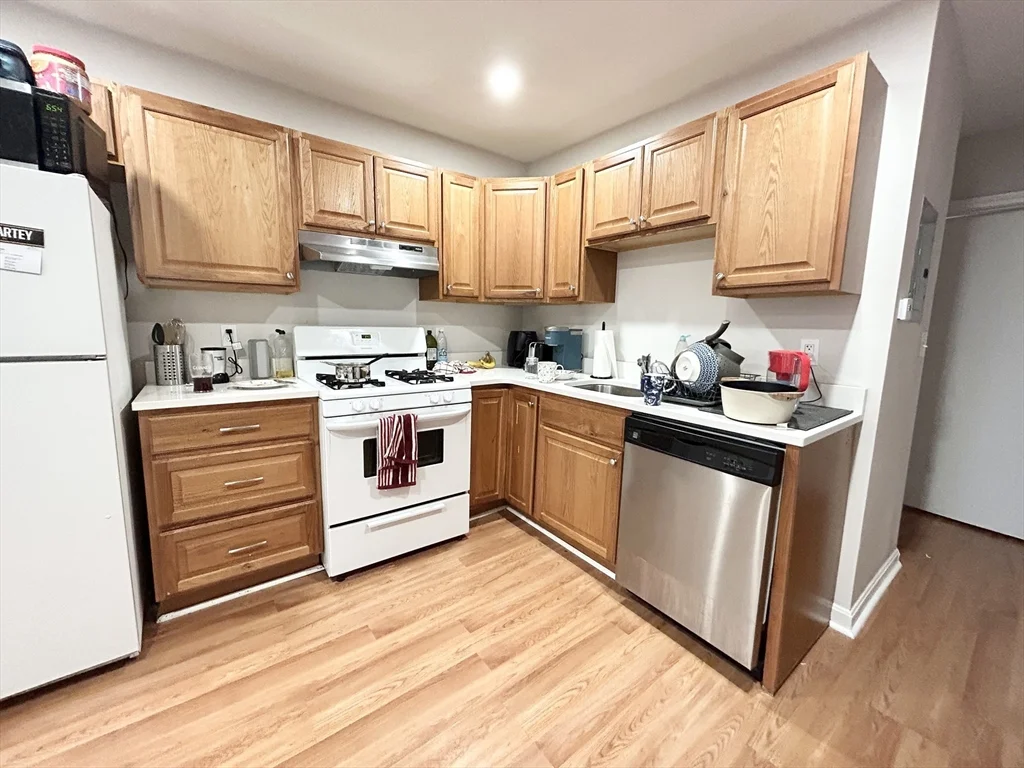 3 bed, 1 bath apartment for rent at 92 Hammond St Unit 5, South End — photo 1 of 16