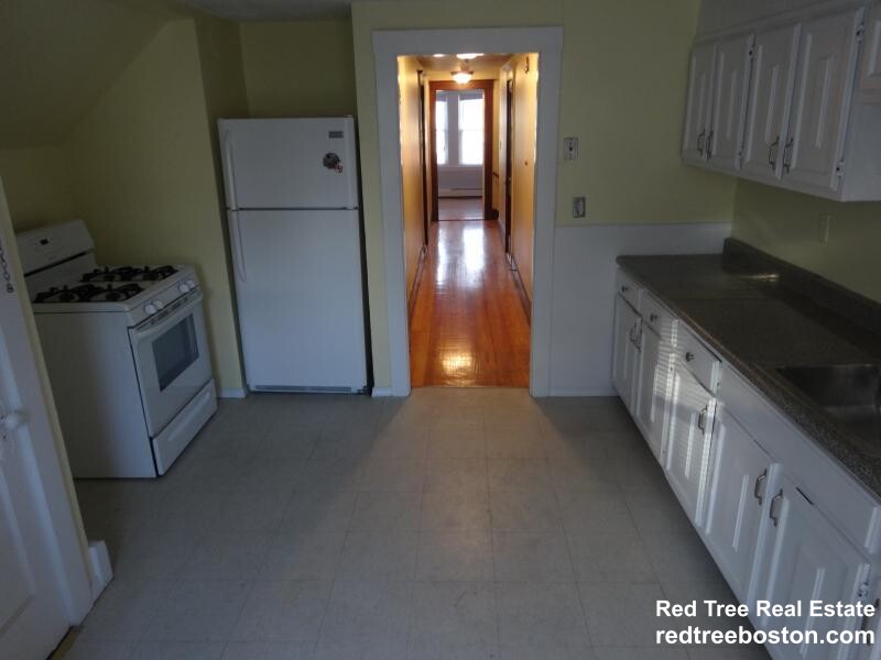 3 bed, 1 bath apartment for rent at 92 Hobart St Unit 2, Brighton