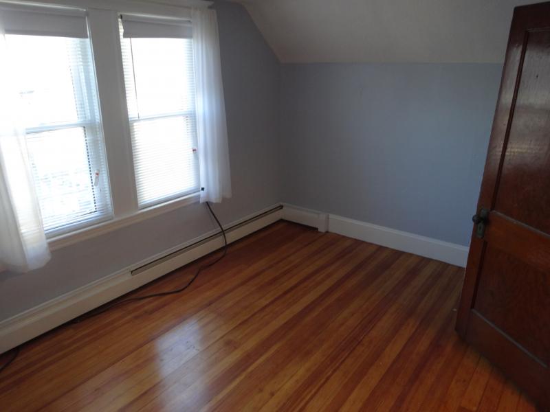 3 bed, 1 bath apartment for rent at 92 Hobart St Unit 2, Brighton — photo 8 of 13