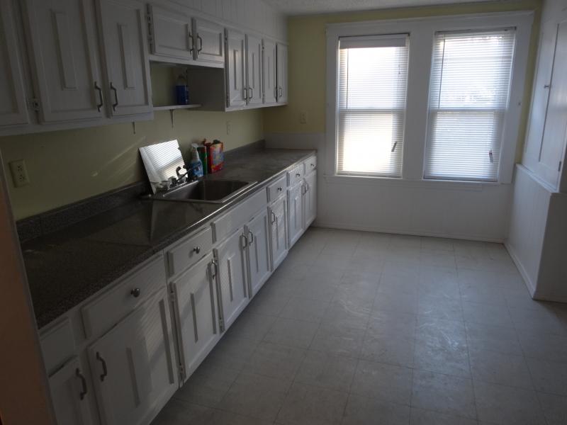 3 bed, 1 bath apartment for rent at 92 Hobart St Unit 2, Brighton — photo 2 of 13