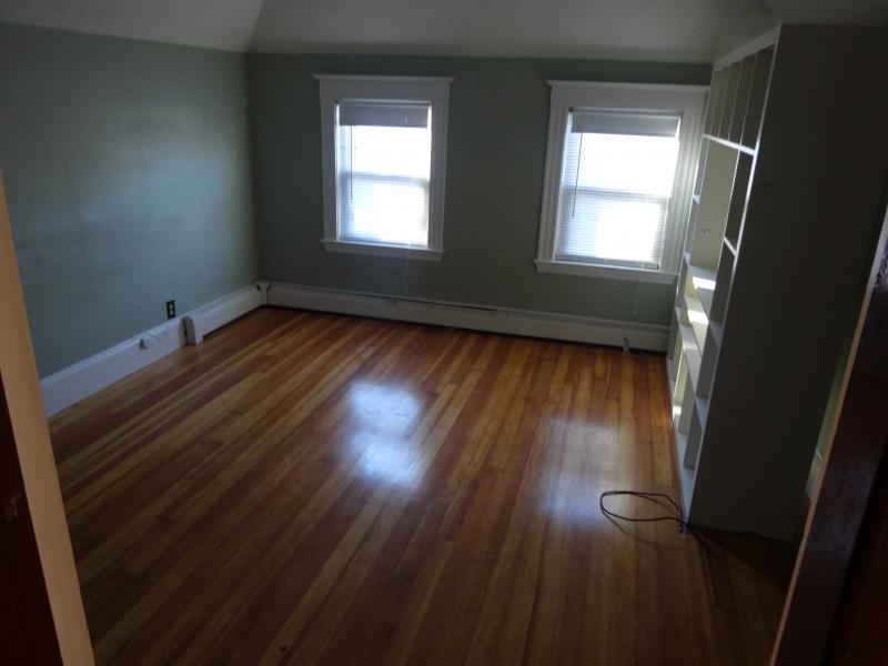 3 bed, 1 bath apartment for rent at 92 Hobart St Unit 2, Brighton — photo 12 of 13