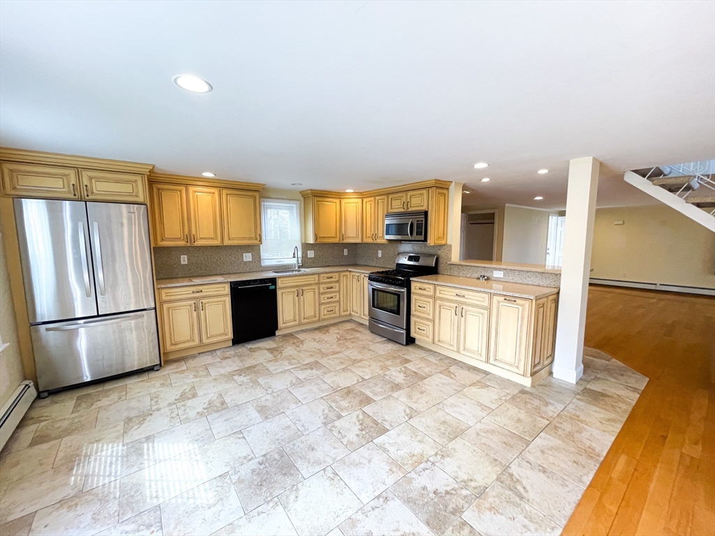 4 bed, 2 bath apartment for rent at 92 James Cir Unit 92, Mashpee — photo 12 of 34