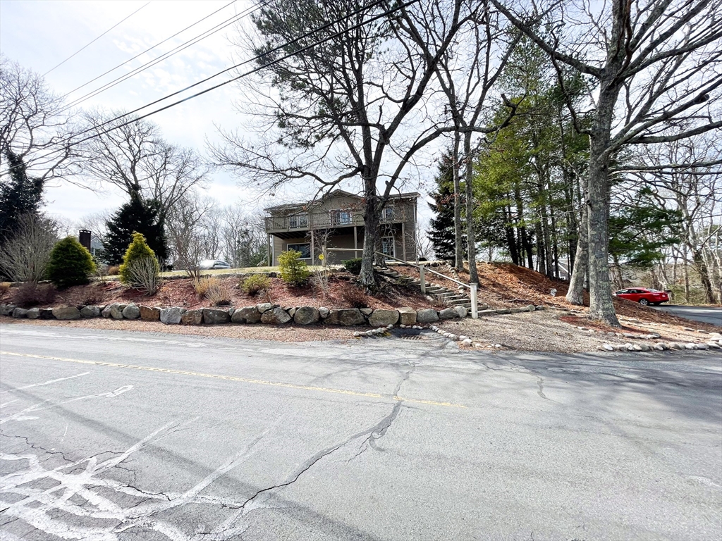 4 bed, 2 bath apartment for rent at 92 James Cir Unit 92, Mashpee — photo 4 of 34