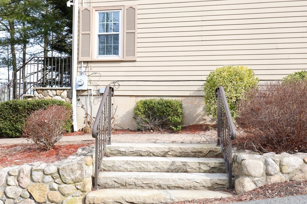 4 bed, 2 bath apartment for rent at 92 James Cir Unit 92, Mashpee — photo 33 of 34