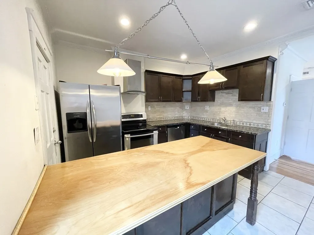 3 bed, 1 bath apartment for rent at 92 L St Unit 3, South Boston — photo 1 of 12