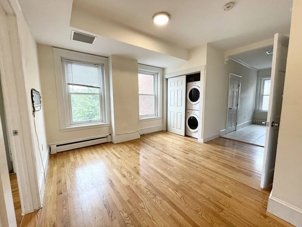3 bed, 1 bath apartment for rent at 92 L St Unit 3, South Boston — photo 4 of 12