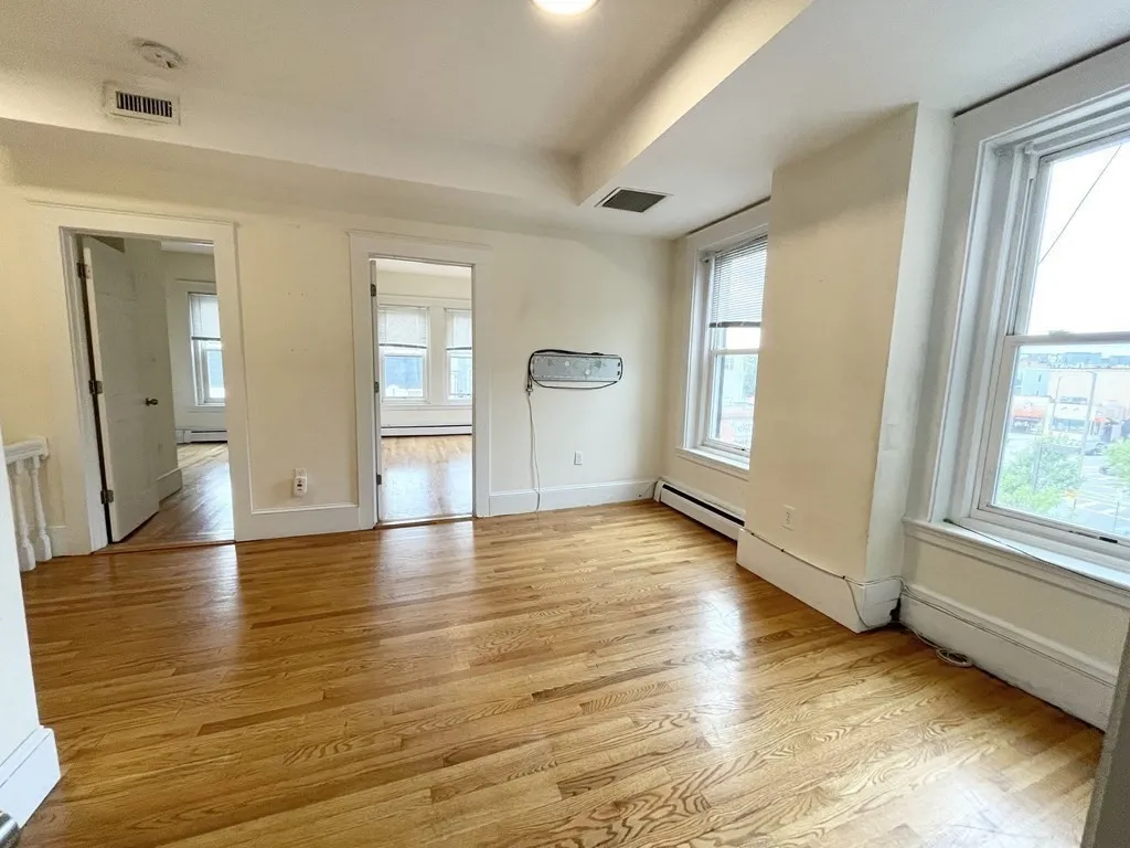 3 bed, 1 bath apartment for rent at 92 L St Unit 3, South Boston — photo 6 of 12