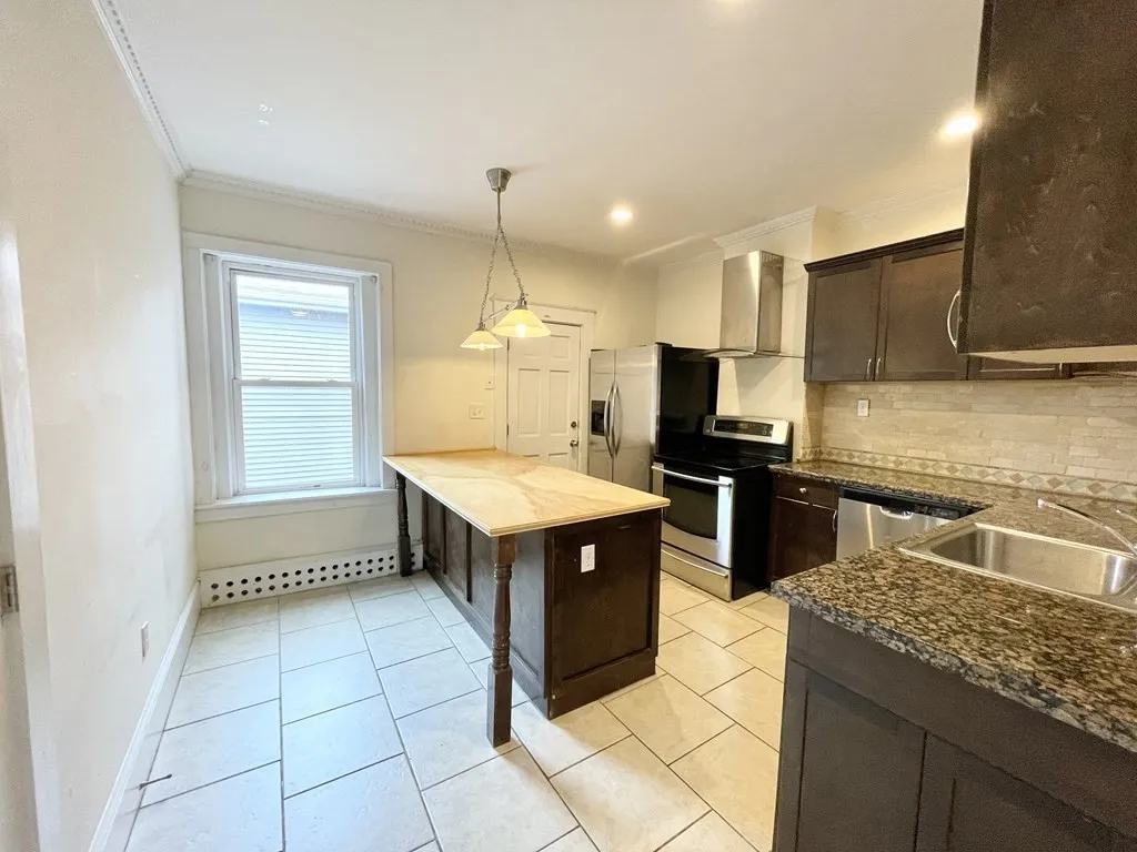 3 bed, 1 bath apartment for rent at 92 L St Unit 3, South Boston — photo 2 of 12