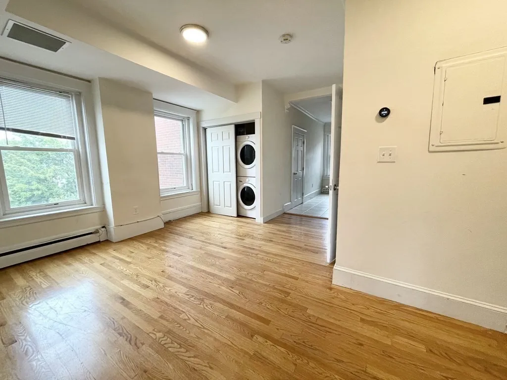 3 bed, 1 bath apartment for rent at 92 L St Unit 3, South Boston — photo 5 of 12