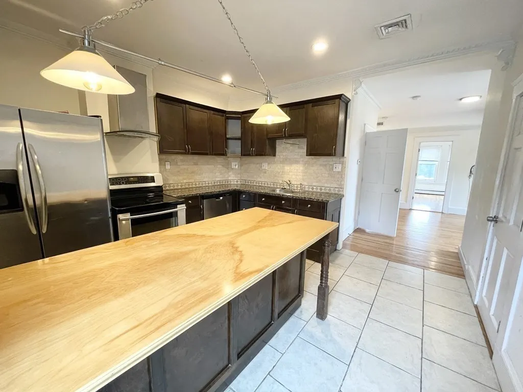3 bed, 1 bath apartment for rent at 92 L St Unit 3, South Boston — photo 3 of 12