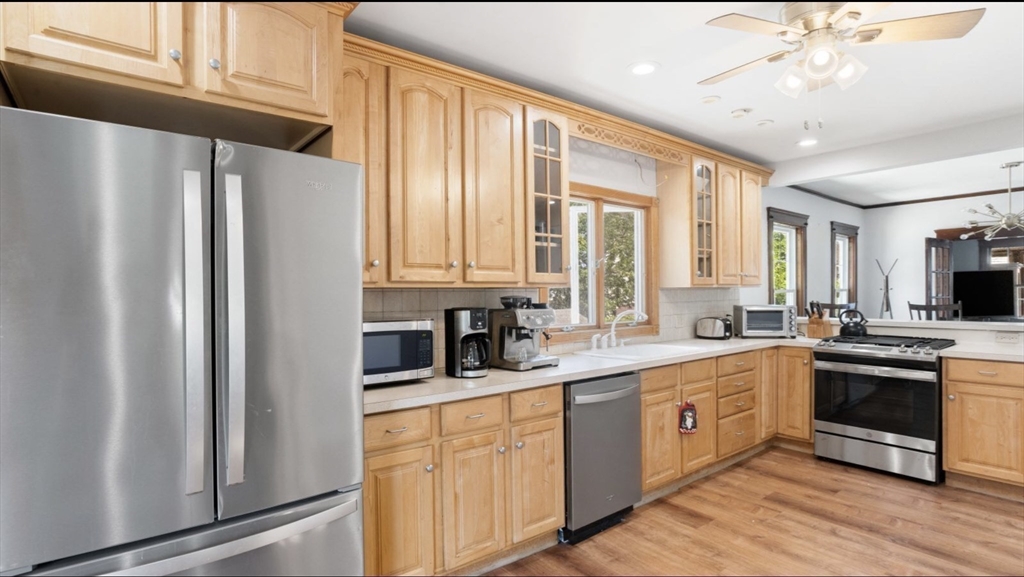 4 bed, 2 bath apartment for rent at 92 Litchfield St Unit 2, Brighton — photo 4 of 29